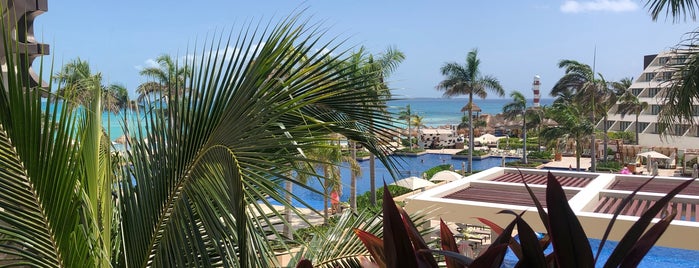 Hyatt Ziva Cancun is one of Locais curtidos por Akhnaton Ihara.