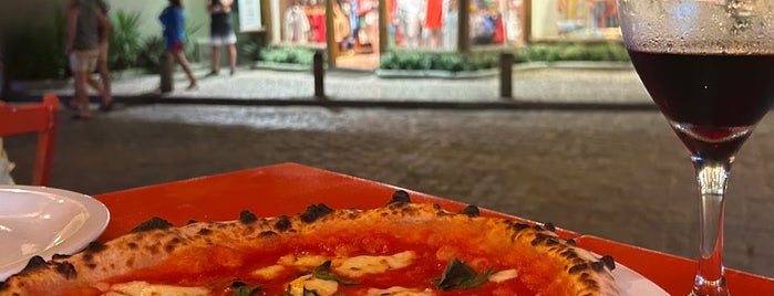 Pizzeria Napoletana Da Luigi is one of สถานที่ที่ Akhnaton Ihara ถูกใจ.