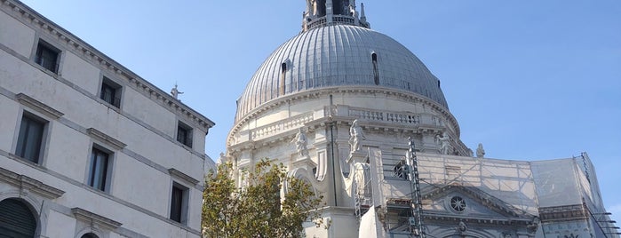 Basilica di Santa Maria della Salute is one of Lugares favoritos de Akhnaton Ihara.