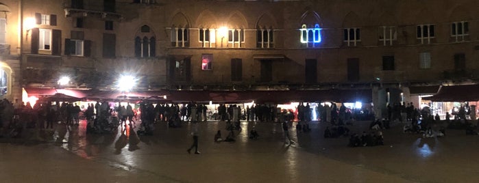 Piazza del Campo is one of Locais curtidos por Akhnaton Ihara.