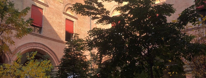 Palazzo d'Accursio - Palazzo Comunale is one of Akhnaton Ihara'nın Beğendiği Mekanlar.