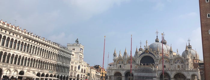 Piazza San Marco is one of Akhnaton Ihara'nın Beğendiği Mekanlar.