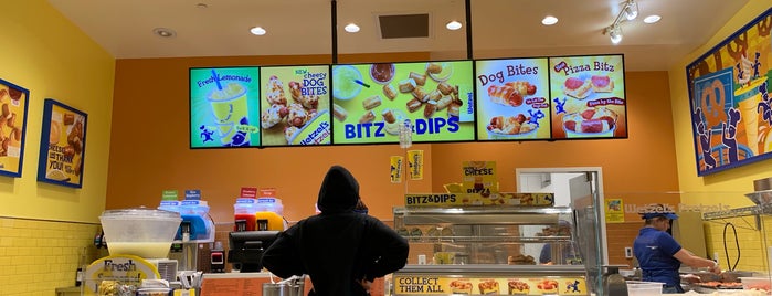 Wetzel's Pretzels is one of Timさんのお気に入りスポット.