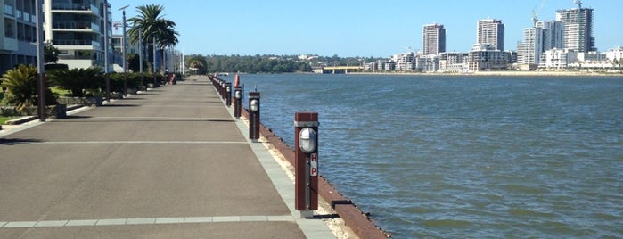 The Waterfront is one of Posti che sono piaciuti a Morris.