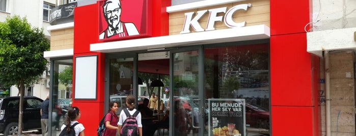 KFC is one of สถานที่ที่ Özge Kızal ถูกใจ.