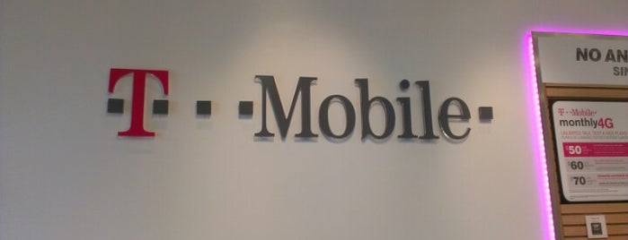 T-Mobile is one of Locais curtidos por Chris.