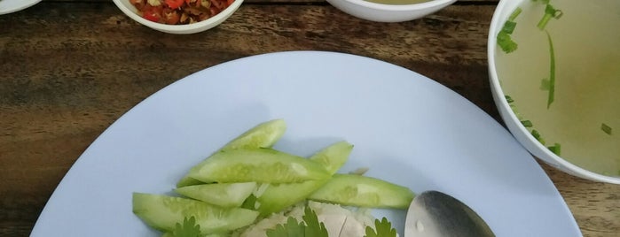ข้าวมันไก่ ลุงหมิง is one of อาหารดีแถวม..