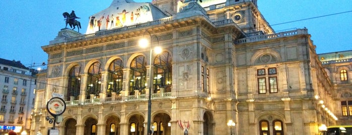 Ópera Estatal de Viena is one of A weekend in Vienna.