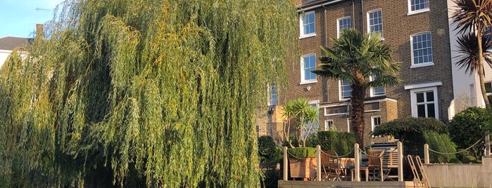 Regent's Canal is one of Locais curtidos por Dmitry.