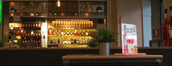 Aperol Spritz Bar is one of สถานที่ที่ Dmitry ถูกใจ.