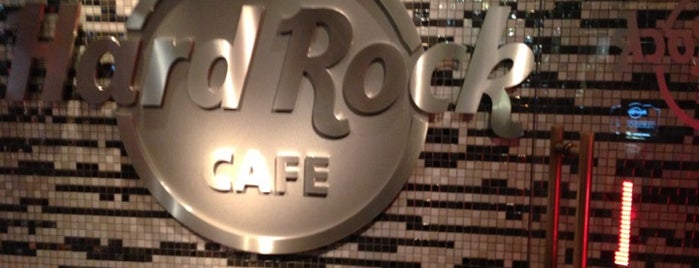 Hard Rock Cafe Berlin is one of Can I haz burger?.