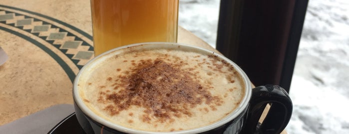 Cafe Bistro New York is one of Lugares favoritos de Ugur Kagan.