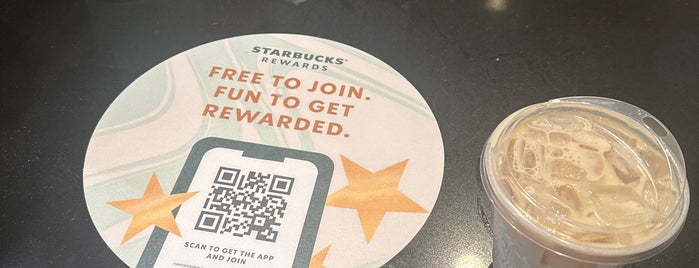 Starbucks is one of Elliaさんのお気に入りスポット.