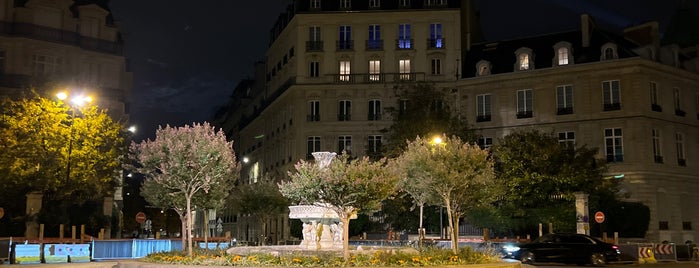 Place François 1er is one of Miguelさんのお気に入りスポット.