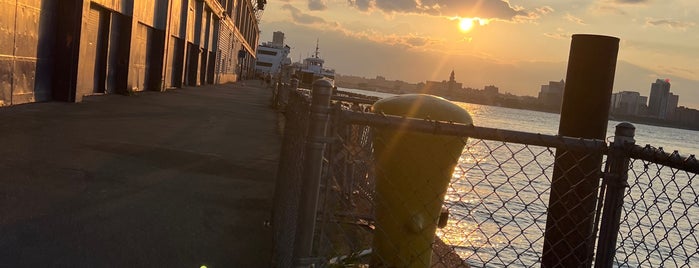 Pier 40 - Hudson River Park is one of Lauraさんのお気に入りスポット.