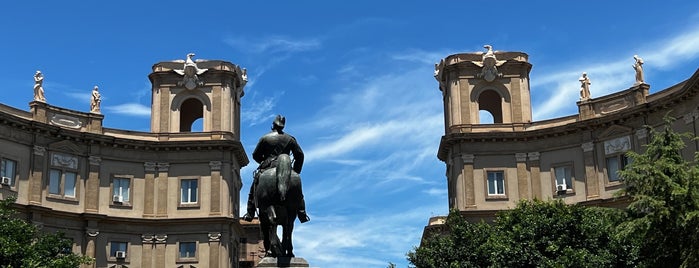 Piazza Giulio Cesare is one of Luoghi di Palermo.