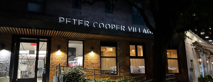 Peter Cooper Village is one of Orte, die Antonio Luiz gefallen.