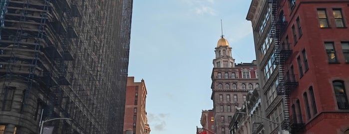 Flatiron Building is one of New York.