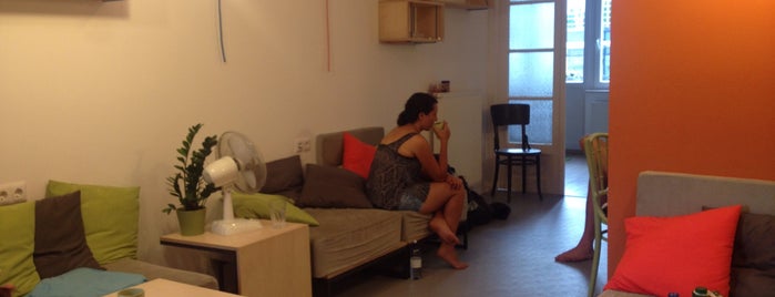 ArtLine Hostel is one of Locais curtidos por Analucia.