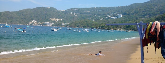 Bahía de Puerto Marqués is one of Tempat yang Disukai Juan C..
