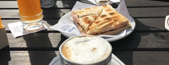 Sitges Caffe is one of Apu'nun Beğendiği Mekanlar.