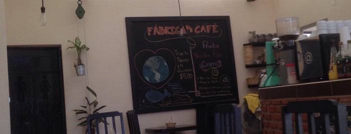 Cafetería Fabrica de Café is one of Lieux qui ont plu à Cristina.