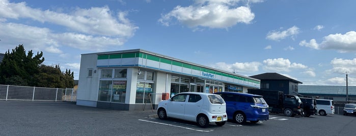 ファミリーマート 江島大橋店 is one of Must-visit Food and Drink Shops in 松江市.