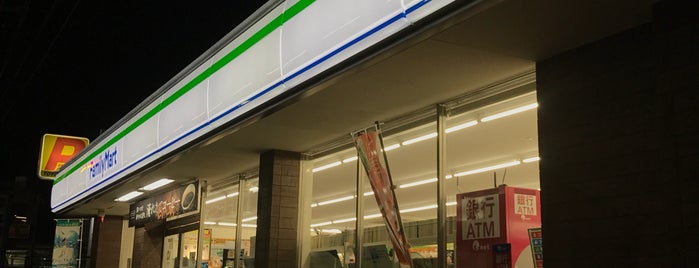 FamilyMart is one of コンビニ3.