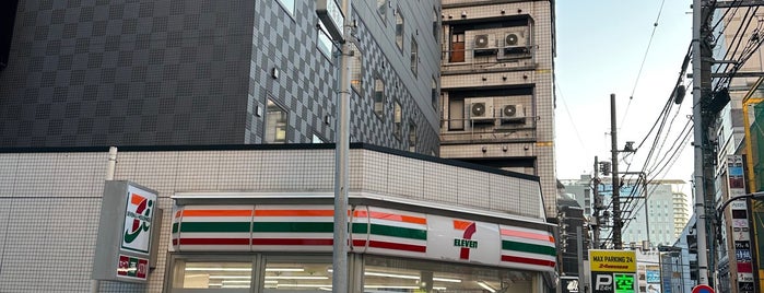 セブンイレブン 歌舞伎町2丁目中央店 is one of 渋谷、新宿コンビニ.