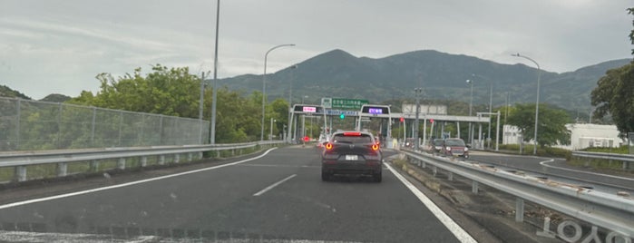 Sasebo-Mikawauchi Toll Gate is one of 西九州自動車道.
