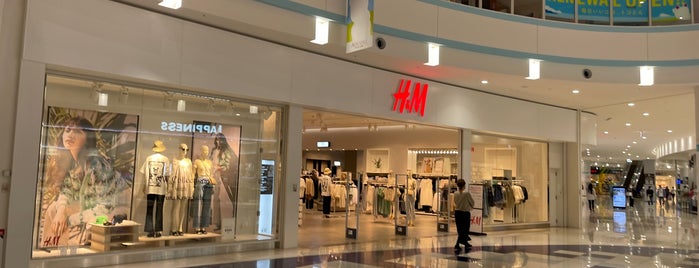 H&M is one of AEON MALL TOKONAME.