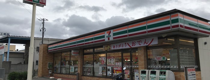 セブンイレブン 川西久代1丁目店 is one of 兵庫県阪神地方北部のコンビニエンスストア.