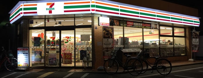 7-Eleven is one of コンビニ3.