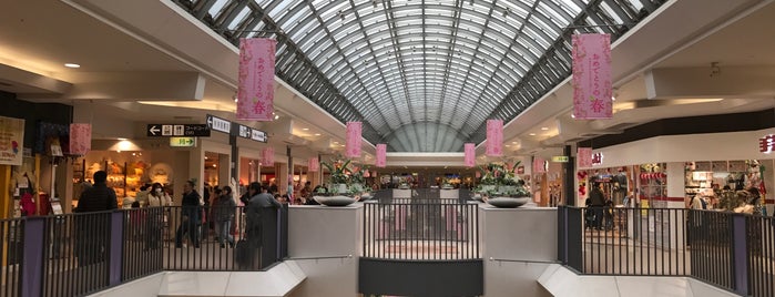 イオンモール姫路リバーシティー is one of Top picks for Malls.