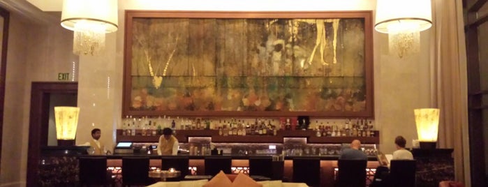 The Manhattan Lounge is one of Orte, die Abdulaziz gefallen.