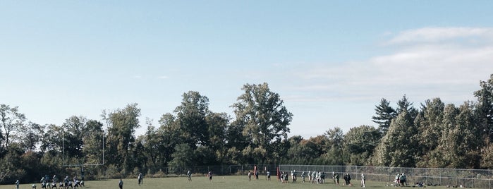 Kenston High School is one of Dan'ın Beğendiği Mekanlar.