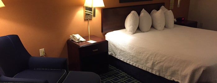 Fairfield Inn Boston Tewksbury/Andover is one of Lieux qui ont plu à Lily.