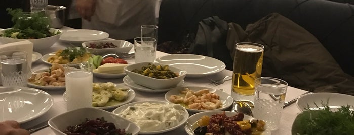Yalova Restaurant is one of 🐈‍⬛anılar🐕‍🦺 : понравившиеся места.