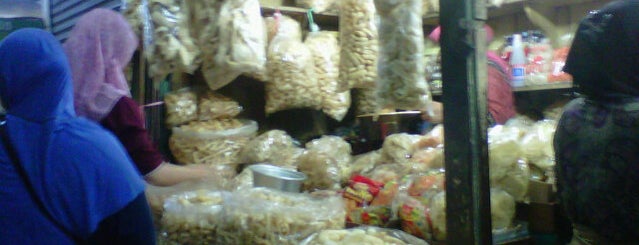 Pasar Johar is one of holiday to JAva.