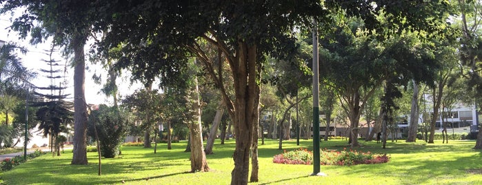 Parque "El Delfin" is one of Parques en Surco.