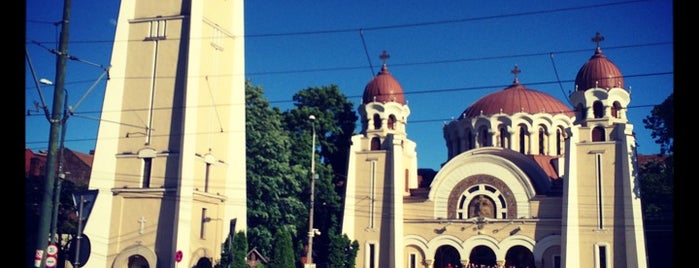 Piața Sinaia is one of Posti che sono piaciuti a Seli.