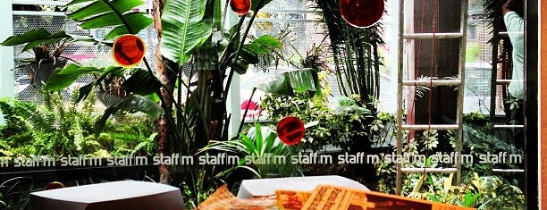 estética staff|m is one of สถานที่ที่ Stephania ถูกใจ.