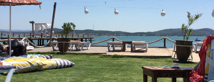 Papaz Beach is one of Hande'nin Beğendiği Mekanlar.
