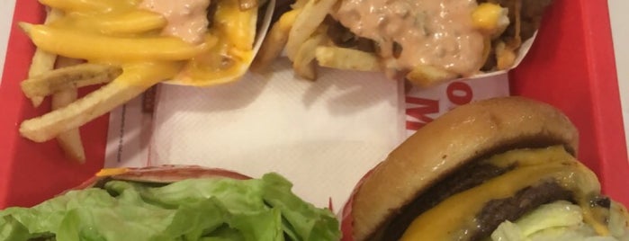 In-N-Out Burger is one of Locais curtidos por Lea.