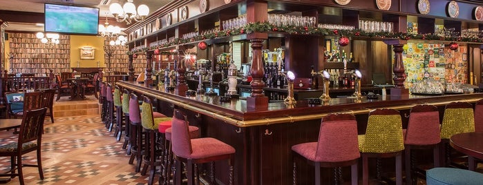 Punch&Judy Pub is one of สถานที่ที่ Alexander ถูกใจ.