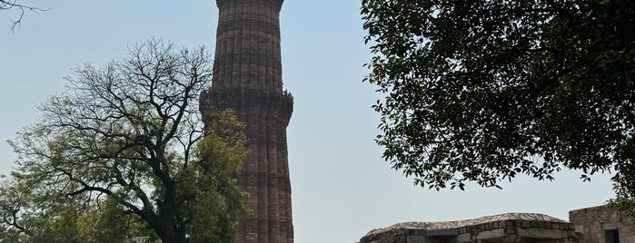 Qutub Minar | क़ुतुब मीनार is one of Indian Pleasures.