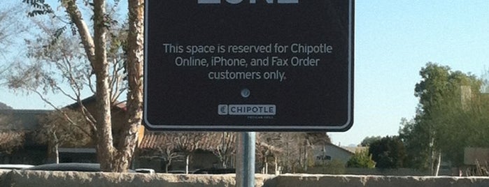 Chipotle Mexican Grill is one of Lugares favoritos de Christopher.