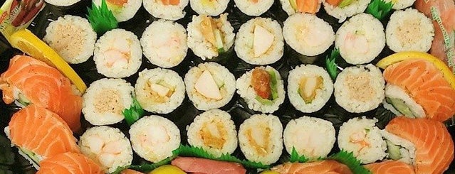 Momo Sushi is one of Lugares favoritos de BoyJupiter.