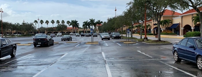Vero Beach Outlets is one of Sarah’s Liked Places.