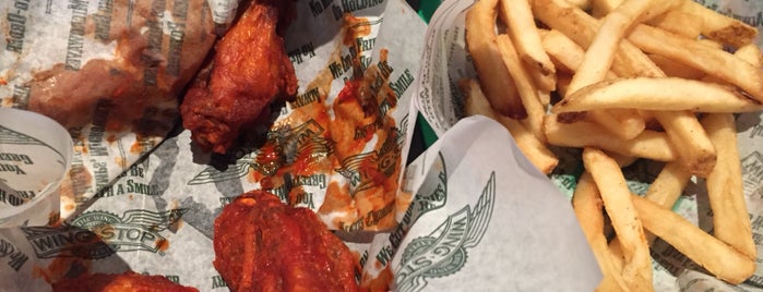 Wingstop is one of Emmaさんのお気に入りスポット.